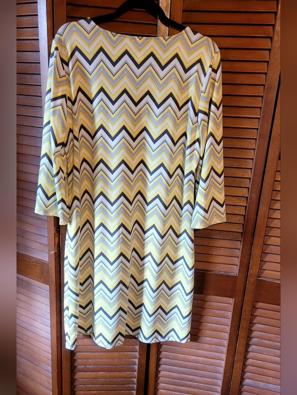 Tacera Yellow, Gray & White Chevron Shift Dress with Ring Detail, Size Large - Picture 7 of 8